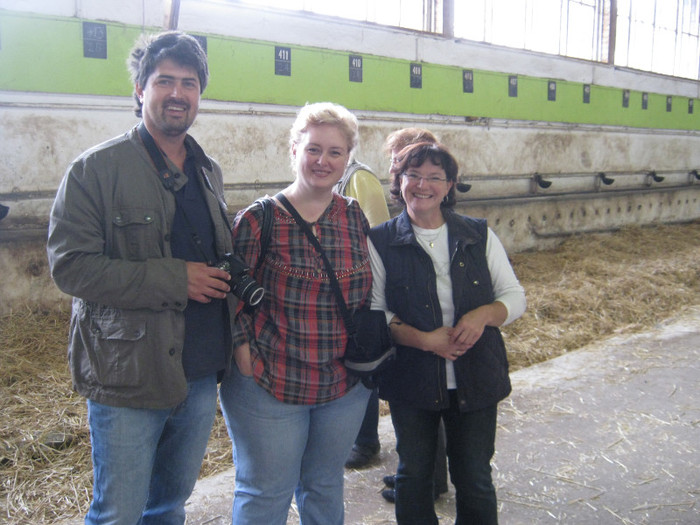 prietenii mei se pozeaza cu sefa