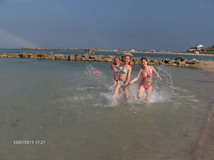 prima zi de plaja cu curcubeu