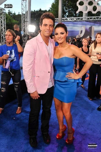 Maite Perroni (65)