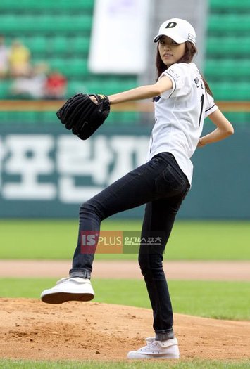 260458_109996572424713_100002431139005_105142_3681560_n - o Han Hyo Joo o