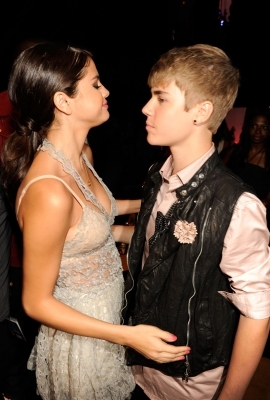 normal_255 - selena gomez si justin bieber sau impacat