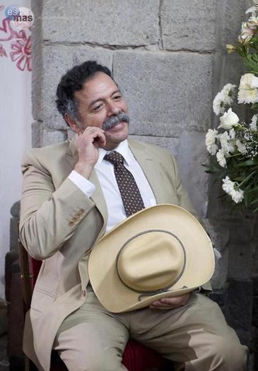 _11-24d47ed2-f096-102e-a8cb-0019b9d5c8df-446x640