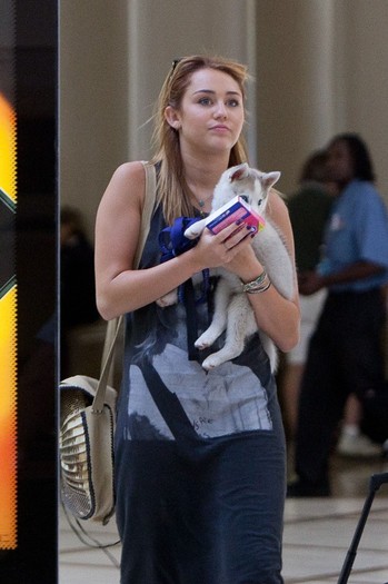 003 - 0-0At LAX Airport With Her New Puppy