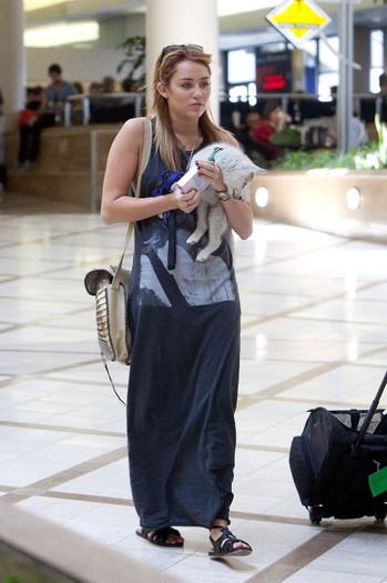 010 - 0-0At LAX Airport With Her New Puppy