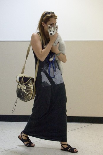 012 - 0-0At LAX Airport With Her New Puppy