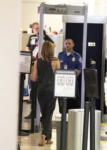 047 - 0-0At LAX Airport With Her New Puppy