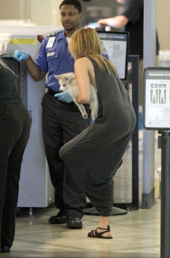 077 - 0-0At LAX Airport With Her New Puppy