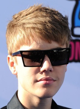  - 2011 ARRIVALS VH1 Do Something Awards August 14th
