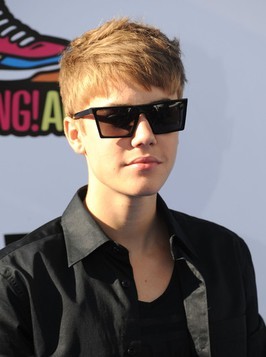  - 2011 ARRIVALS VH1 Do Something Awards August 14th