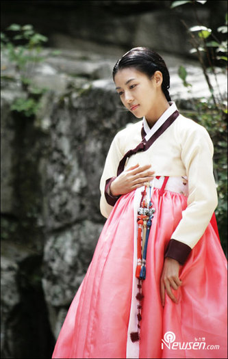 Ha Ji Won - Cele mai frumoase actrite in hanbok I