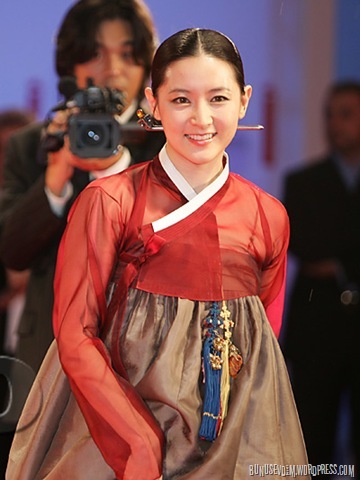 Young Ae Lee - Cele mai frumoase actrite in hanbok I