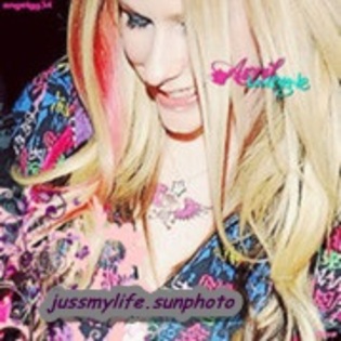 13 - 0 poze Avril Lavigne 0