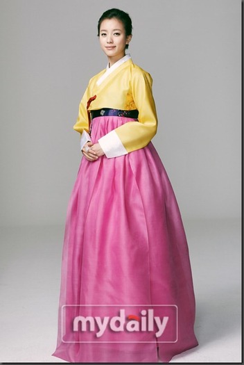 Han-Hyo-Joo-Hanbok-photo-sends-New-Year-greeting-to-fans-3_thumb