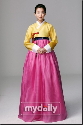 Han-Hyo-Joo-Hanbok-photo-sends-New-Year-greeting-to-fans-4_thumb - o Han Hyo Joo o