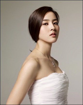 8 - 0 Han Hye Jin in rochie de mireasa 0
