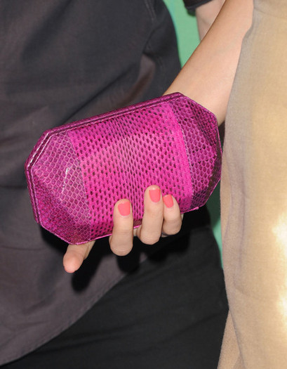 Selena+Gomez+2011+Teen+Choice+Awards+Arrivals+VyuYniqzpyUl - Selena Gomez