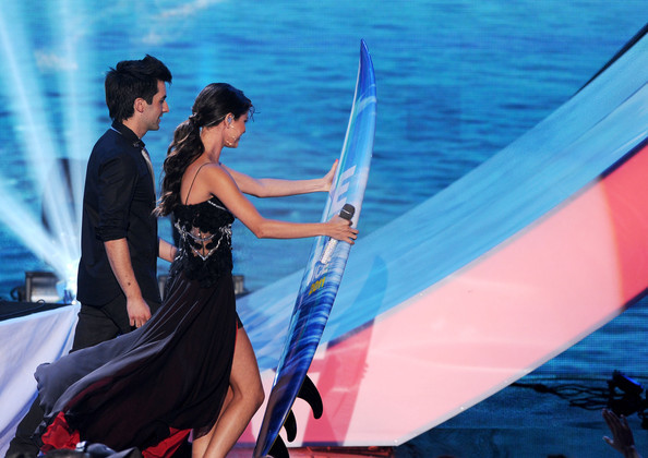 Selena Gomez 2011 Teen Choice Awards Show TyDq1Tw7FPJl - Selena Gomez