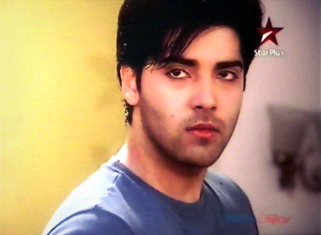 184328_199755256716859_172096656149386_758852_6676183_n - xxKinshuk Mahajan-Ranvirxx