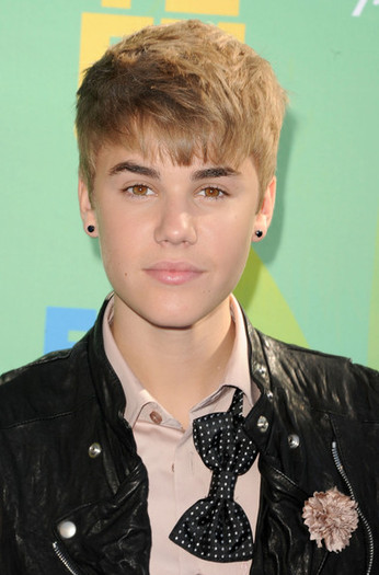 Justin+Bieber+2011+Teen+Choice+Awards+Arrivals+kGCrCJLGHlxl - Justin Bieber