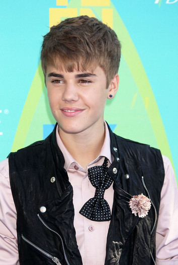 Justin+Bieber+2011+Teen+Choice+Awards+Arrivals+WP_8COoutwXl - Justin Bieber