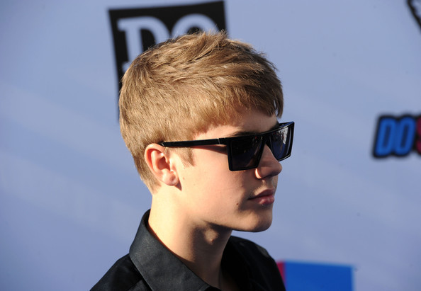 Justin+Bieber+2011+VH1+Something+Awards+Arrivals+2Jtid8rrmPpl