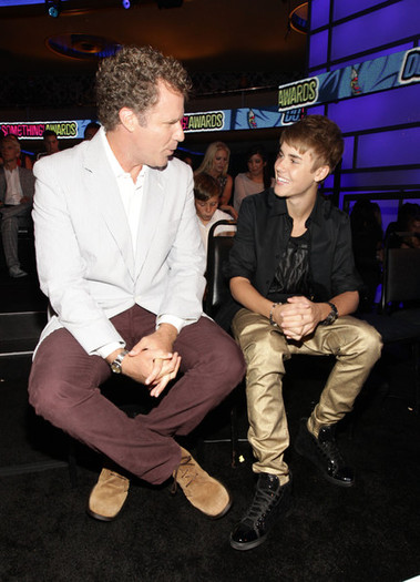 Justin+Bieber+2011+VH1+Something+Awards+Backstage+UMLtFYnCcCdl
