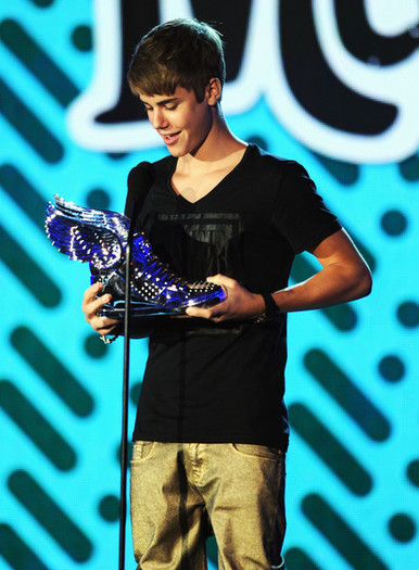 Justin+Bieber+2011+VH1+Something+Awards+Show+aRicree85T4l