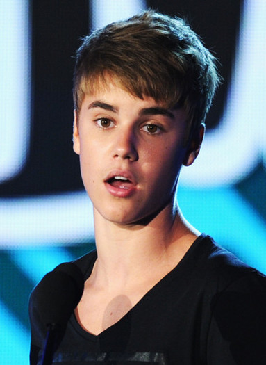 Justin+Bieber+2011+VH1+Something+Awards+Show+I3KammBarGMl