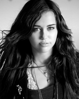 8 (2) - 0 -- Site cu Miley spre adoptie