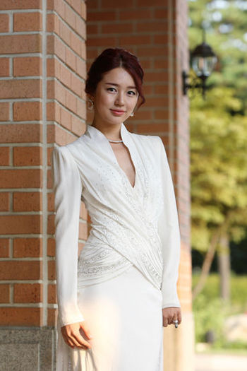 South Korean female artist Yoon Eun-Hye (90)