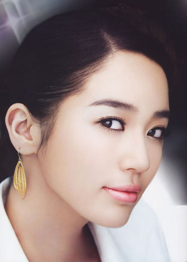 South Korean female artist Yoon Eun-Hye (180)