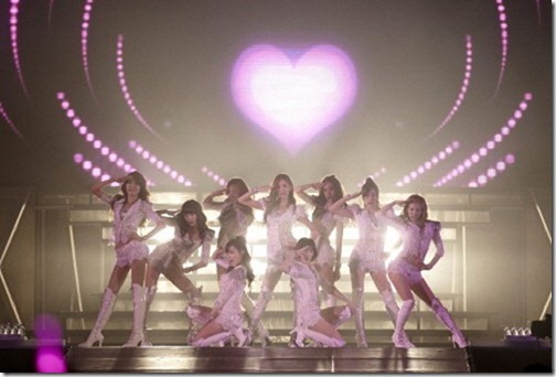 Girls-Generation-Seoul-concert-appeared-in-white-lace-dress-3_thumb