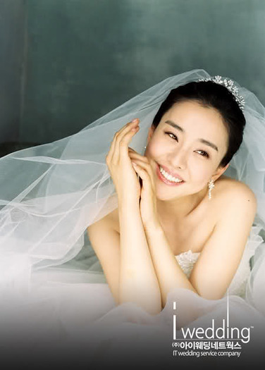3518m7d - Park Eun Hye - poze de la nunta