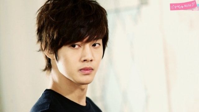 Baek-Seung-Joo-mischievous-kiss-20562002-640-361
