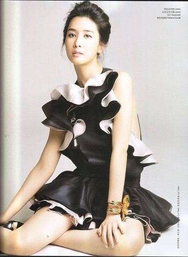 15e8wfd - Lee Da Hee-Ceci Magazine 2009