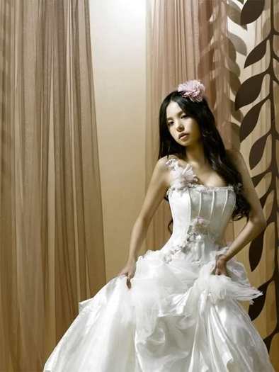 16c7z7o - Actrite in rochii de mireasa - Min Hyo Rin