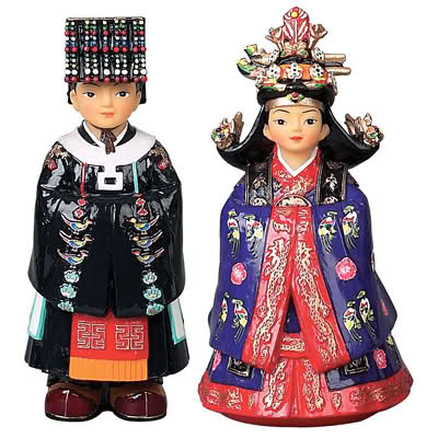 2i6nntu - Figurine in hanbok 2