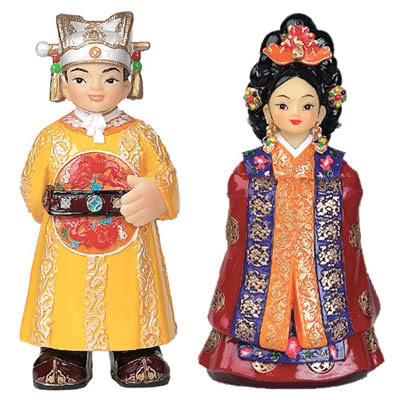 103ybf6 - Figurine in hanbok 2