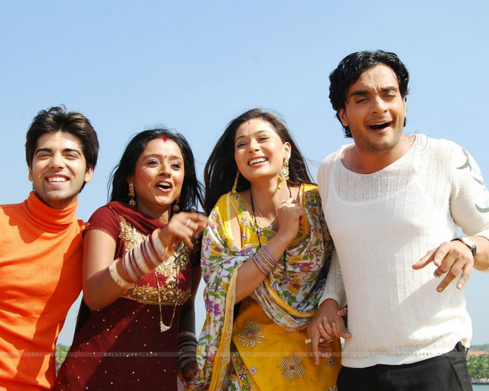 33150-a-still-image-of-alekh-sadhna-ranvir-and-ragini