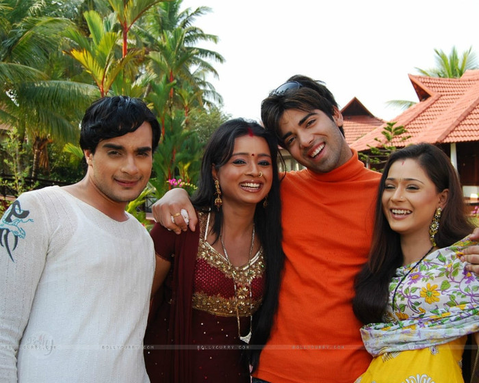 33161-alekh-sadhna-ranvir-and-ragini-looking-excited
