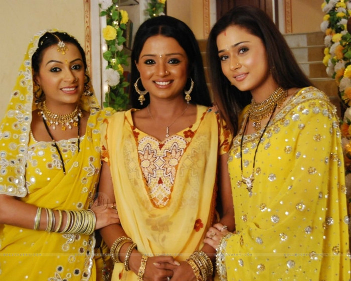 33188-ragini-with-sadhna-and-malti