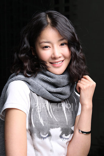 100814163645211733 - Lee Si Young