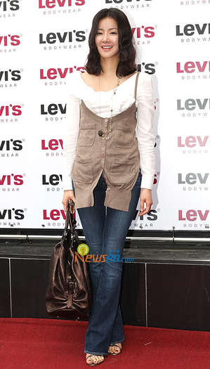 200904232226073361 - Lee Si Young