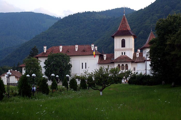 Sambata de Sus - manastiri din Romania