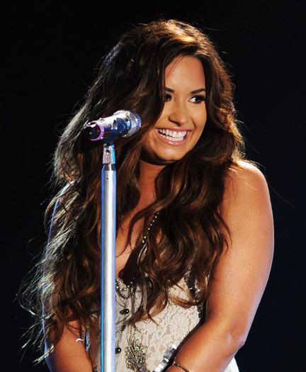 Demi Lovato 2011 VH1 Something Awards Show 9WX-1sgigxQl - Demi Lovato