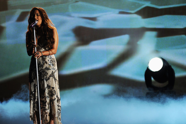 Demi Lovato 2011 VH1 Something Awards Show bdXgJX9ERcZl - Demi Lovato