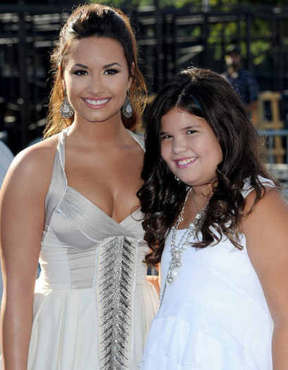 Demi Lovato 2011 Something Awards dRFLYv47ogPl