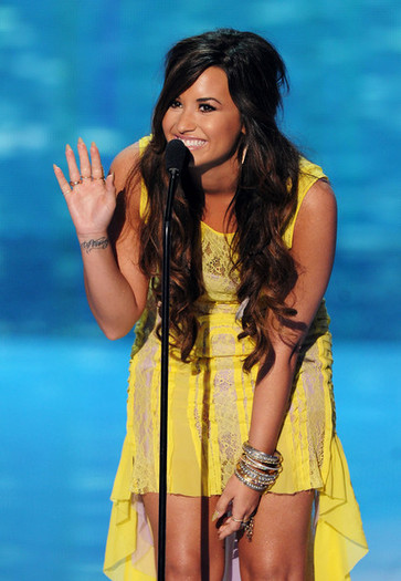 Demi Lovato 2011 Teen Choice Awards Show aJjkbRUwCM1l - Demi Lovato