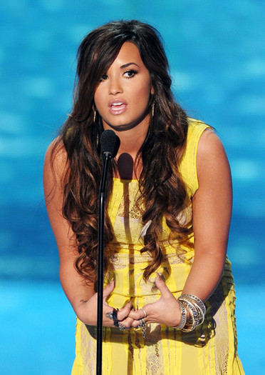Demi Lovato 2011 Teen Choice Awards Show izTN069yJsIl - Demi Lovato