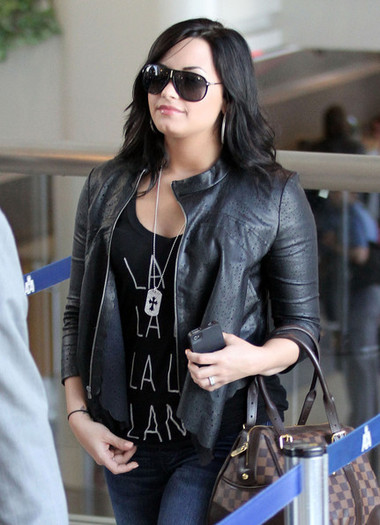 Demi Lovato Demi Lovato Arriving Flight LAX oKEI4b9BGHOl